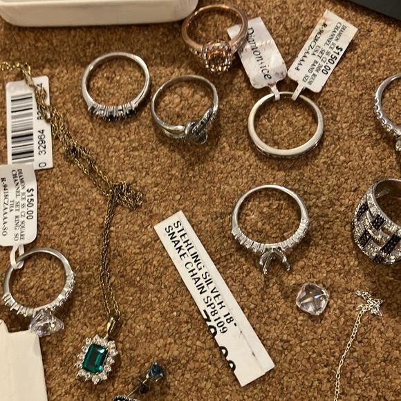 Big lot of ladies assorted beautiful jewelry in need of repairs, super deal!!! - Picture 6 of 10